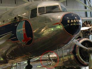 Loop antenna on a DC-3